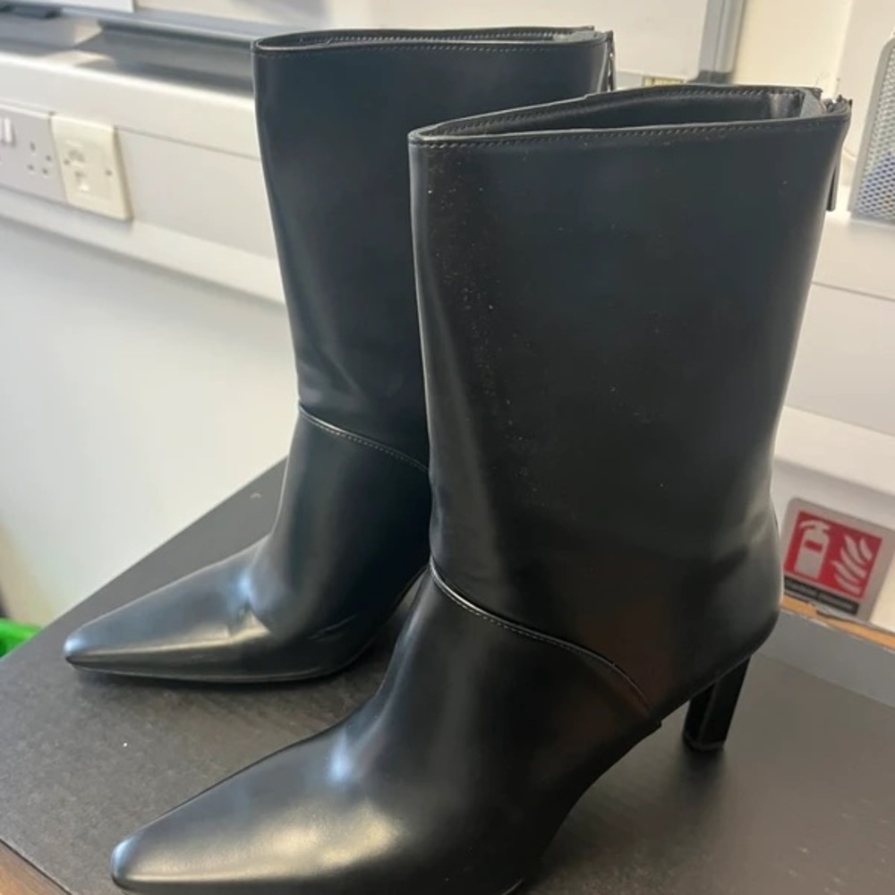 H&M Elegant Black Heeled Boots